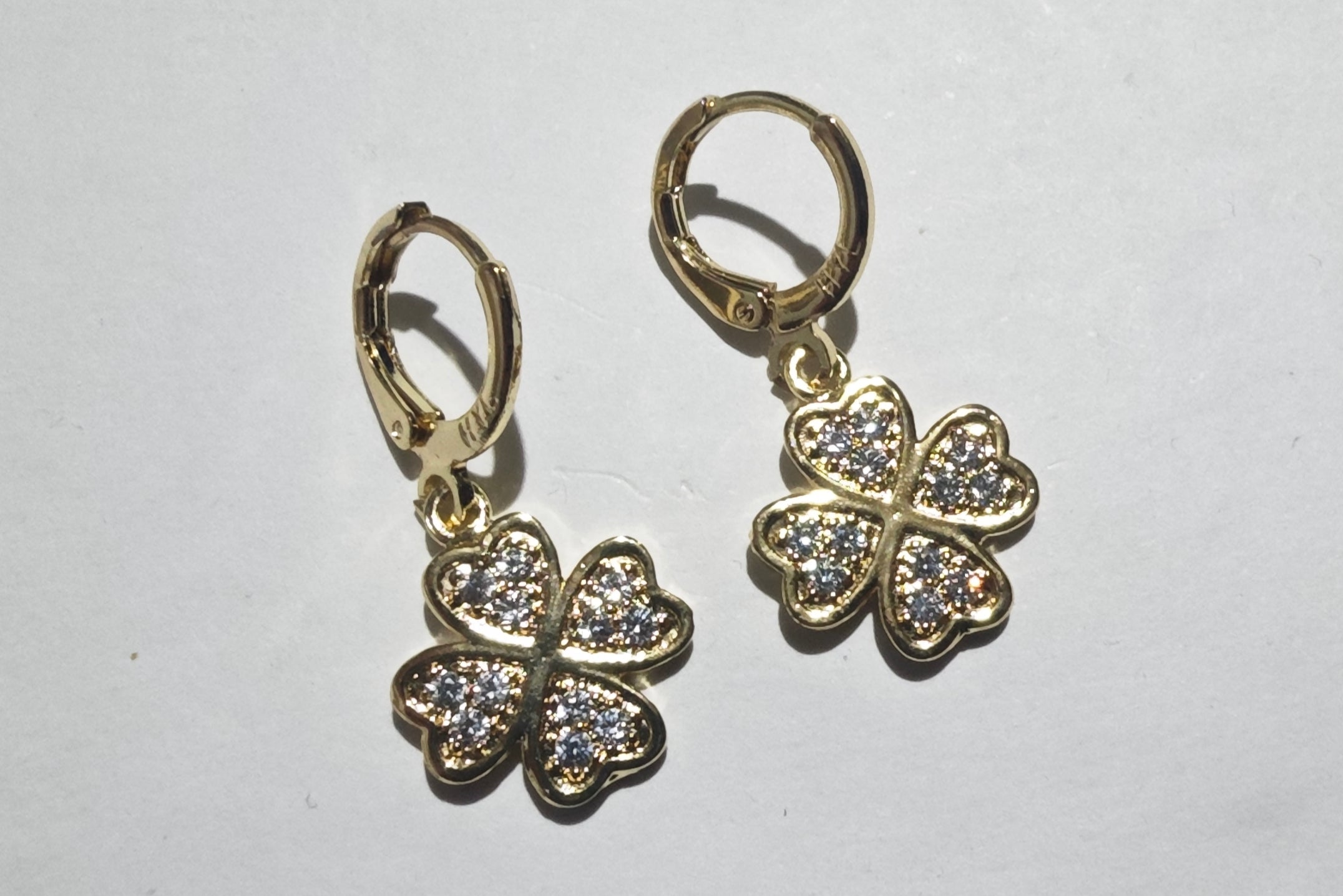 Huggies Trébol con zirconia